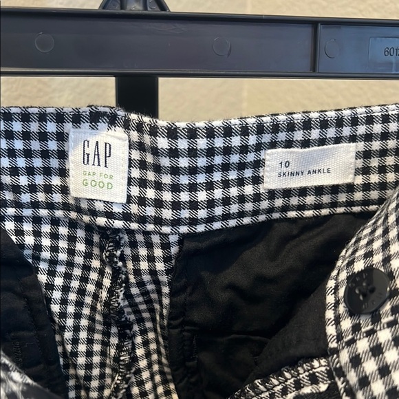 GAP Black and White Chinos Classic Style - Picture 2 of 3